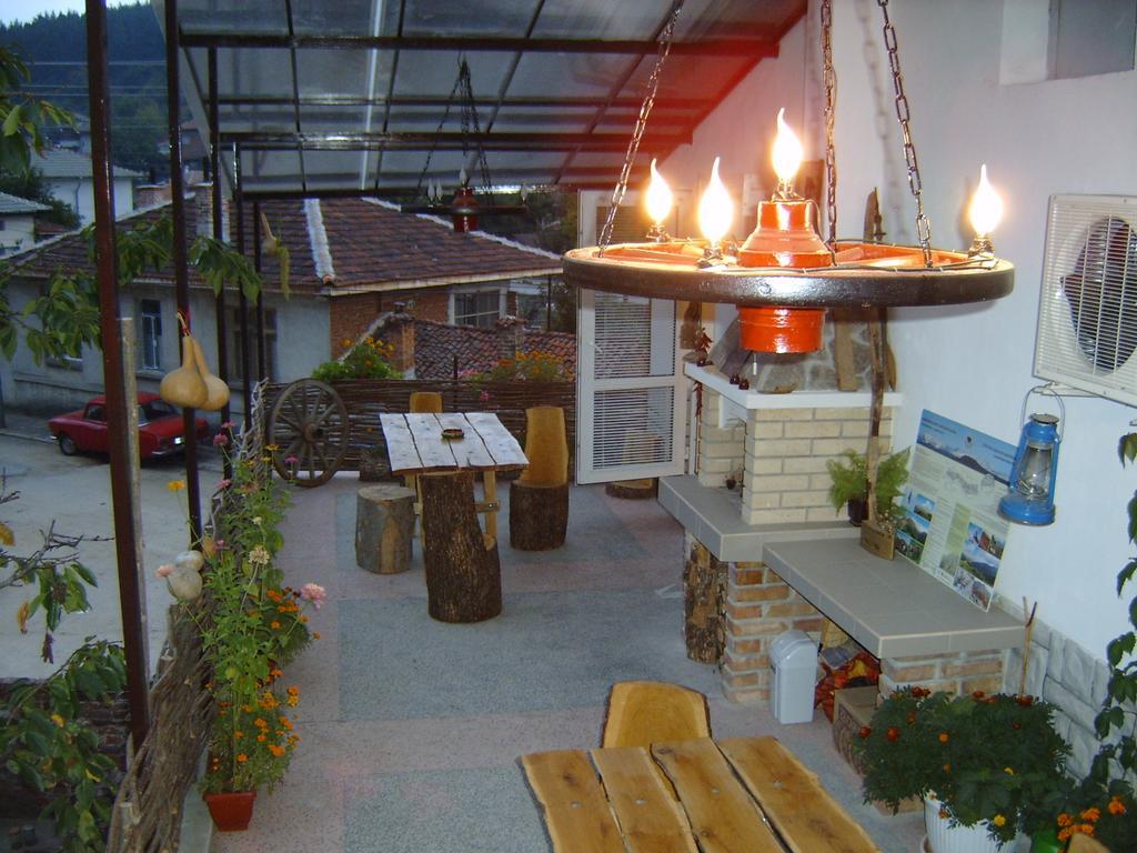Georgievi Guest House คาโลเฟอร์ ภายนอก รูปภาพ