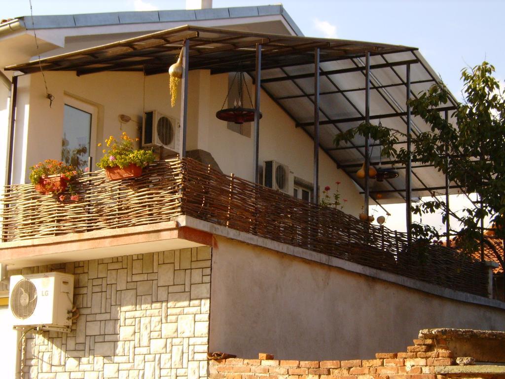 Georgievi Guest House คาโลเฟอร์ ภายนอก รูปภาพ