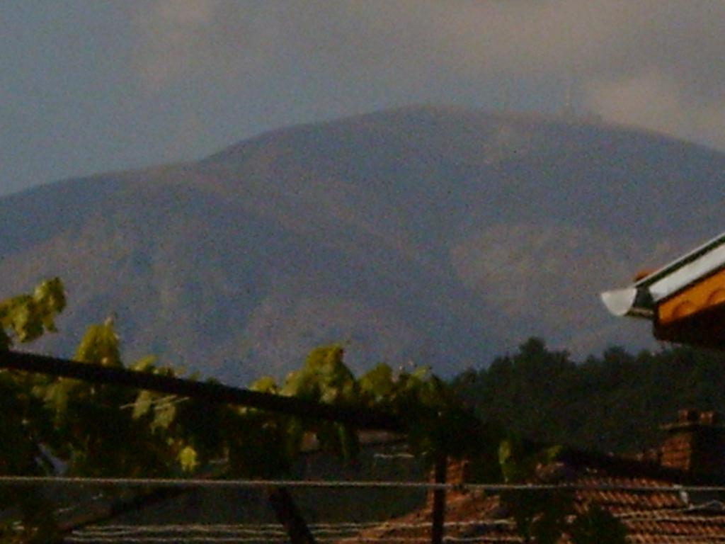 Georgievi Guest House คาโลเฟอร์ ภายนอก รูปภาพ