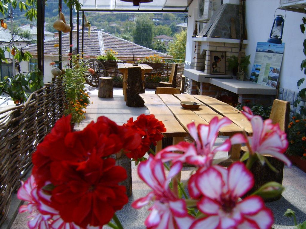 Georgievi Guest House คาโลเฟอร์ ภายนอก รูปภาพ