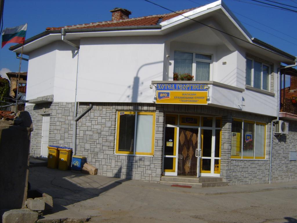 Georgievi Guest House คาโลเฟอร์ ภายนอก รูปภาพ