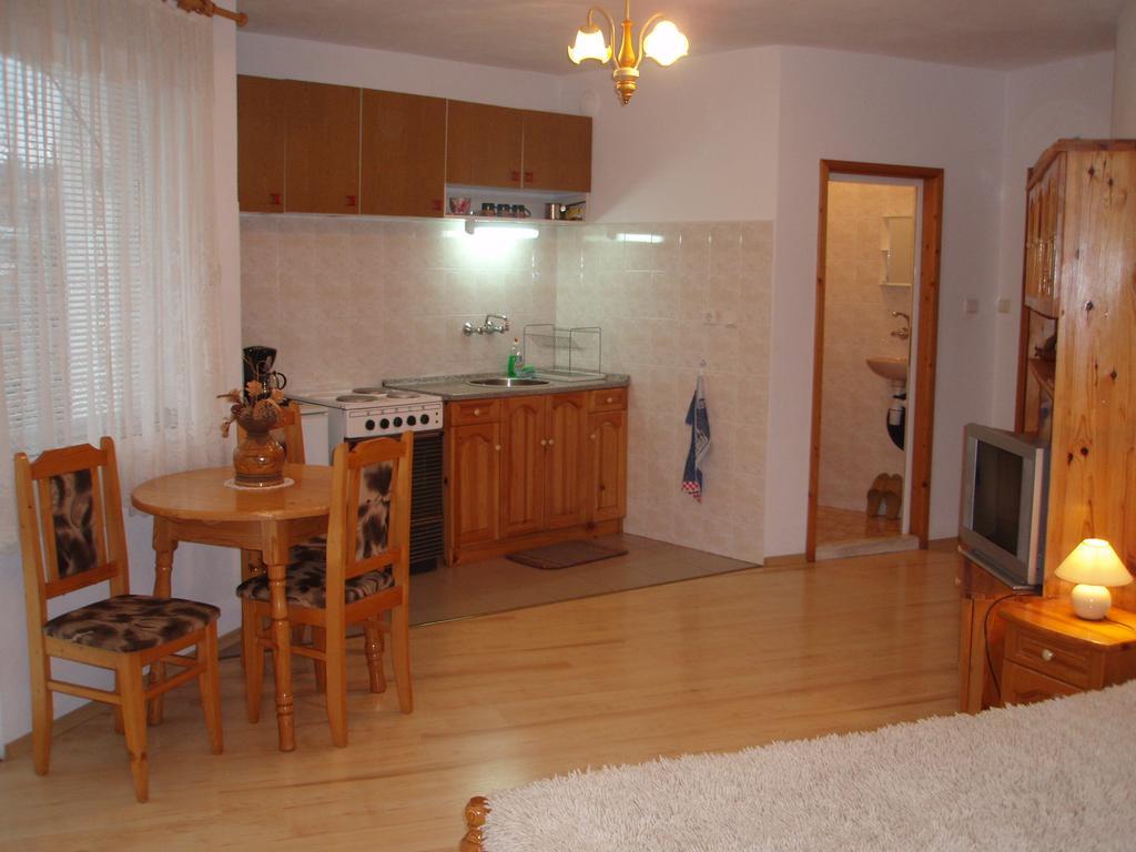 Georgievi Guest House คาโลเฟอร์ ภายนอก รูปภาพ