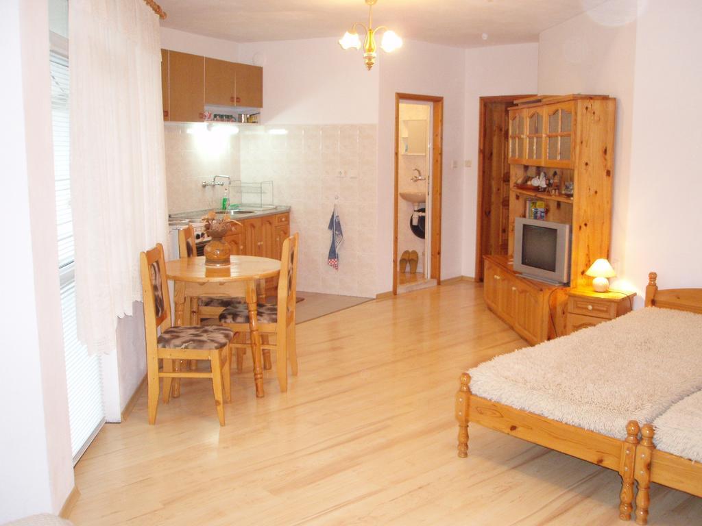 Georgievi Guest House คาโลเฟอร์ ภายนอก รูปภาพ