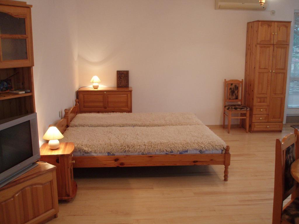 Georgievi Guest House คาโลเฟอร์ ภายนอก รูปภาพ