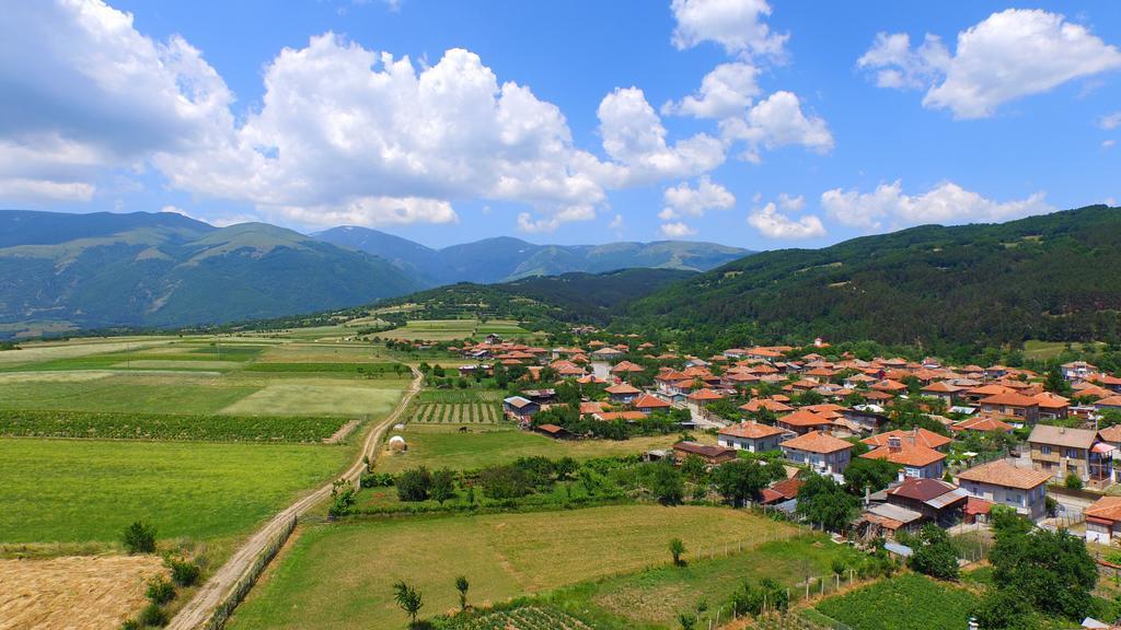 Georgievi Guest House คาโลเฟอร์ ภายนอก รูปภาพ