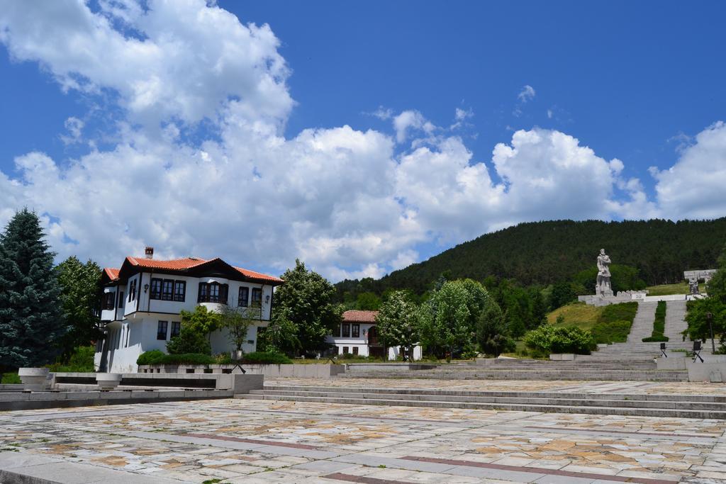 Georgievi Guest House คาโลเฟอร์ ภายนอก รูปภาพ
