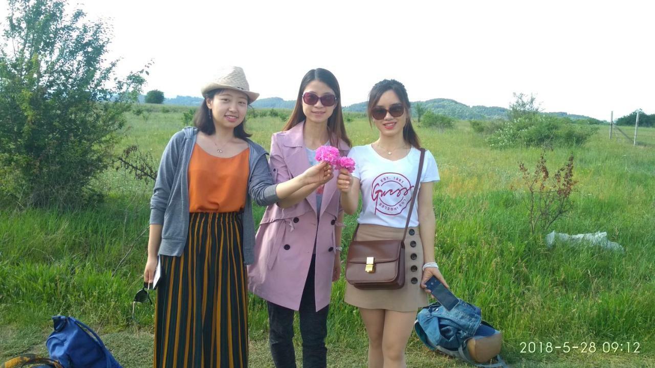 Georgievi Guest House คาโลเฟอร์ ภายนอก รูปภาพ